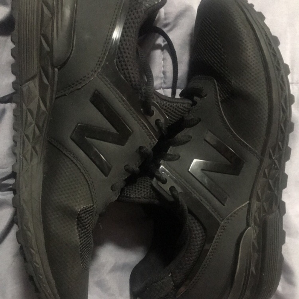 Women’s new balance sneakers